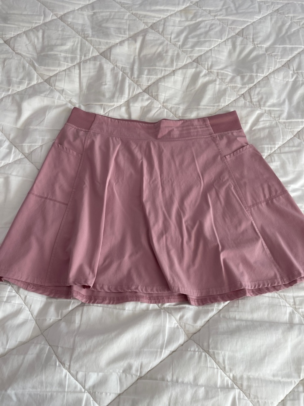 EUC 32 Cool pink skort size Large
